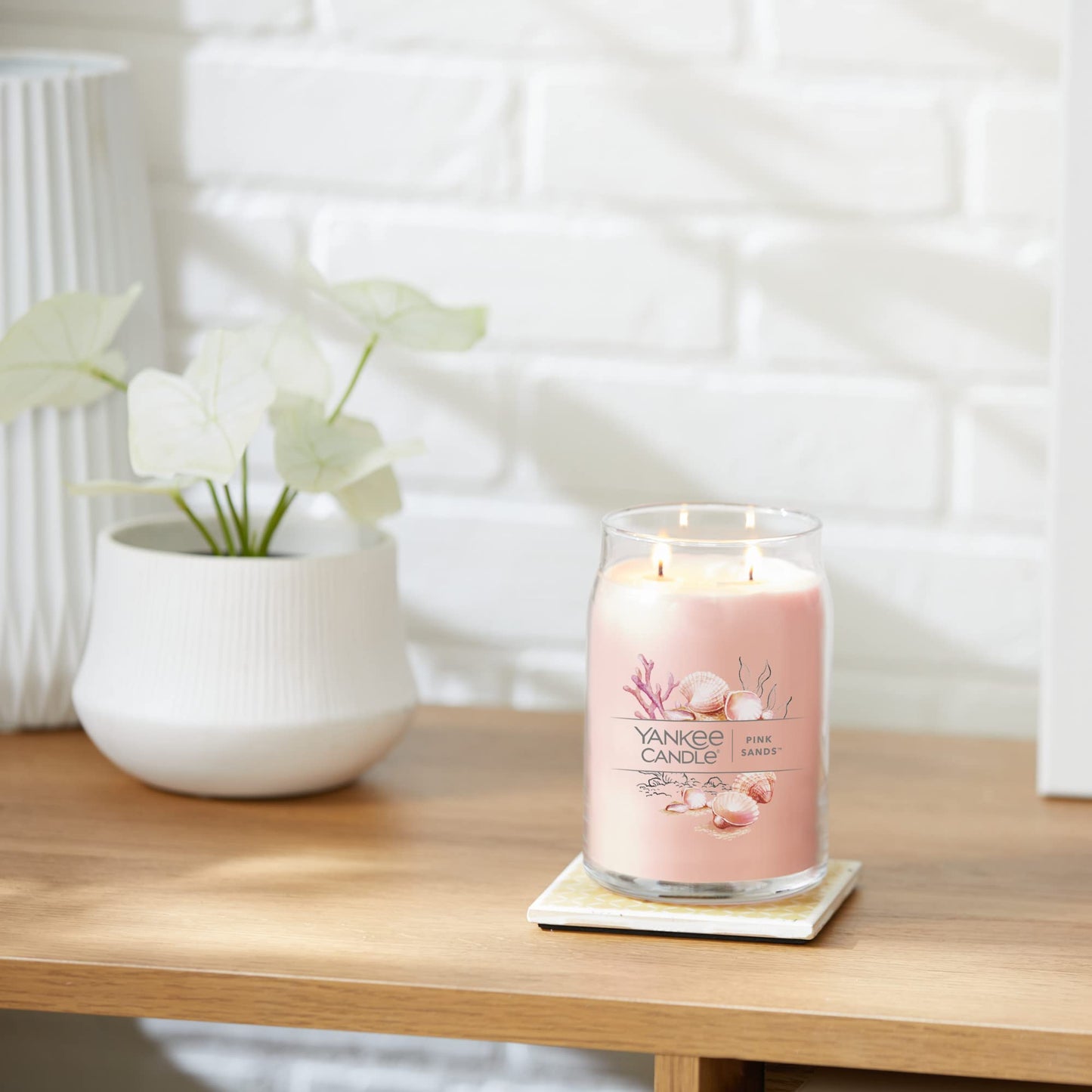 Yankee Candle Pink Sands Scented, Classic 22oz Large Jar Single Wick Candle, Over 110 Hours of Burn Time, Perfect for Creating Relaxing Atmosphere
