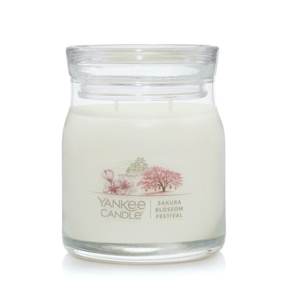Yankee Candle Pink Sands Scented, Classic 22oz Large Jar Single Wick Candle, Over 110 Hours of Burn Time, Perfect for Creating Relaxing Atmosphere